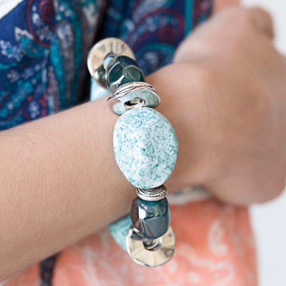 Paparazzi Glaze of Glory Blue Bracelet